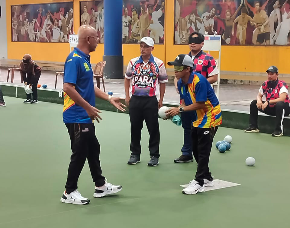 A group of men playing a game of bowling in a room.

AI generated content