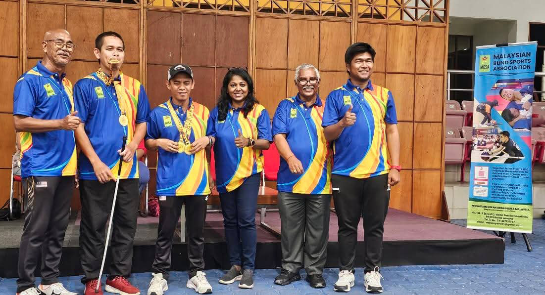 A group of people wearing blue shirts and holding canes pose for a photo.

AI generated content